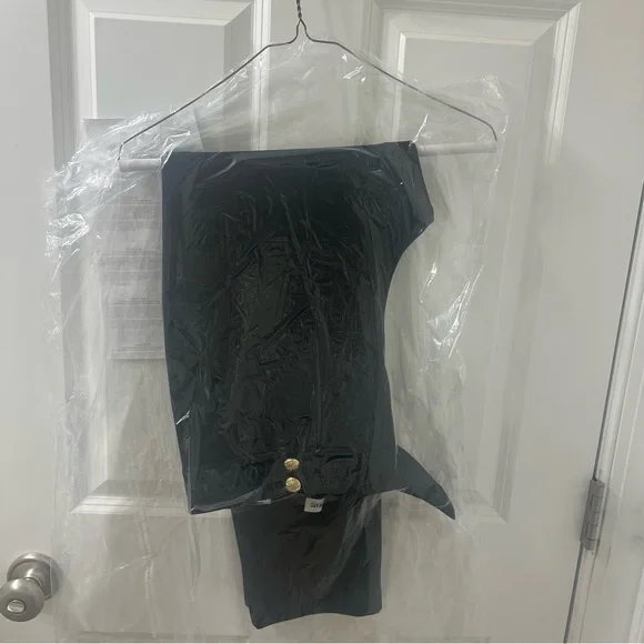 Veronica Beard Black Renzo Crest Button Pant with Gold Button Detail. Size 8. - Picture 5 of 6